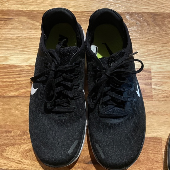 Women 7.5 Nike Running Shoes- Great gently worn condition - Picture 4 of 5